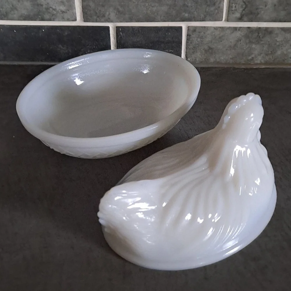 Vintage MCM Hazel Atlas White Milk Glass Covered Dish | Hen on Nest - Picture 3 of 9